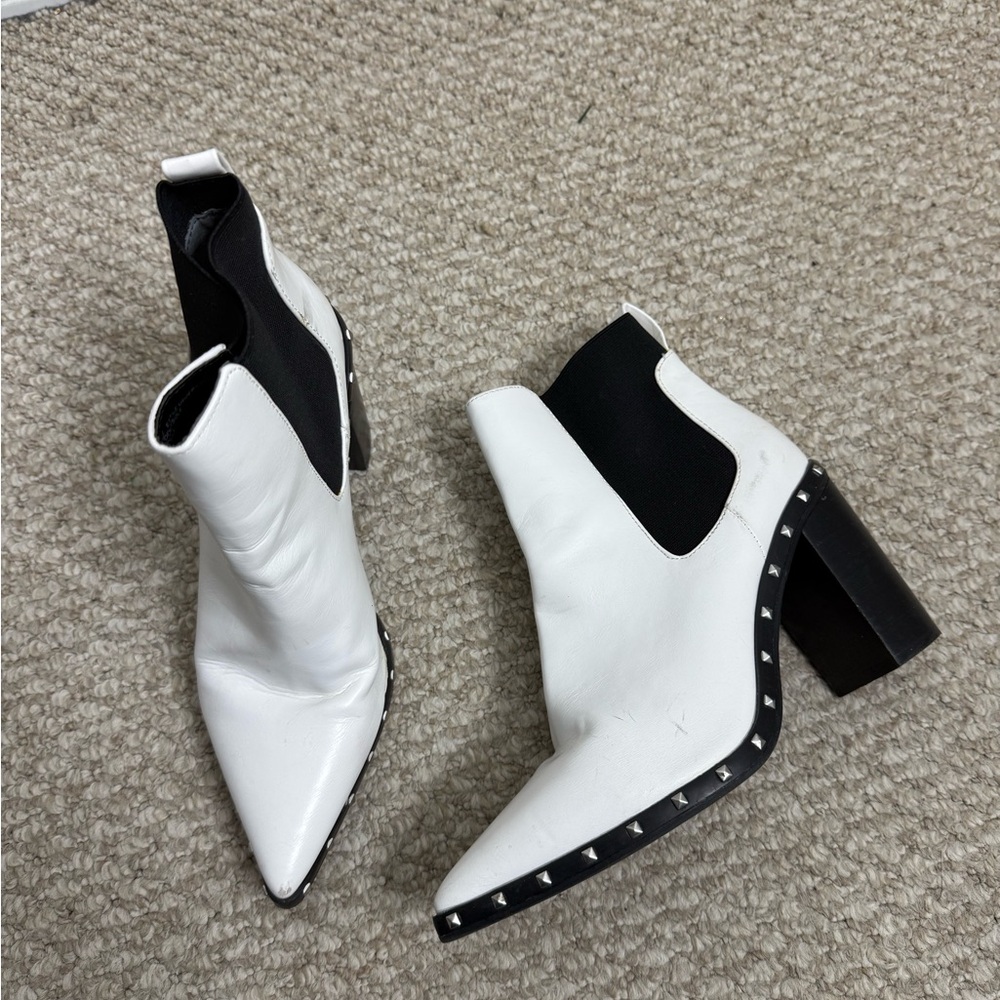 Charles by Charles Polar white leather ankle boots heeled studded pointe toe 9